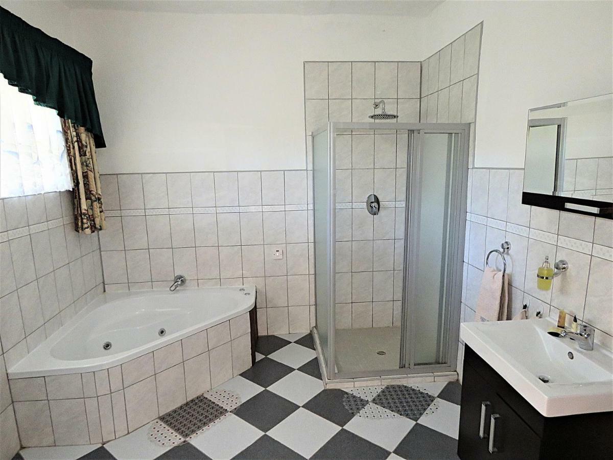 Parrot Lodge Bulawayo Eksteriør bilde