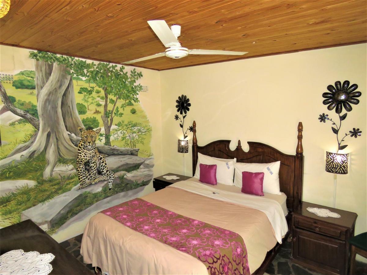 Parrot Lodge Bulawayo Eksteriør bilde