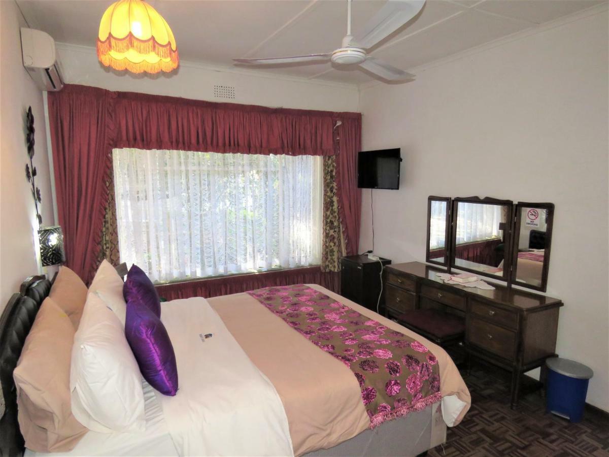 Parrot Lodge Bulawayo Eksteriør bilde