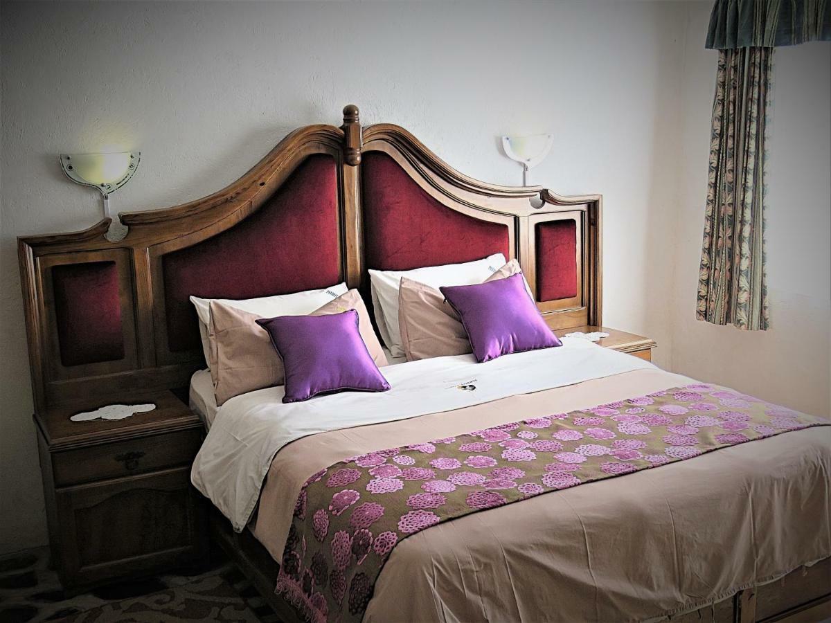 Parrot Lodge Bulawayo Eksteriør bilde